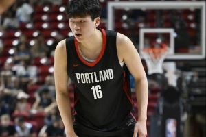 媒体人：杨瀚森球商很高且未来还有很强可塑性 打得非常灵动