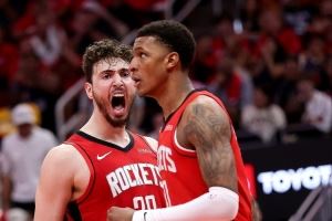 名记：斯通工作非常出色 全联盟都觉得申京&贾巴里合同性价比很高