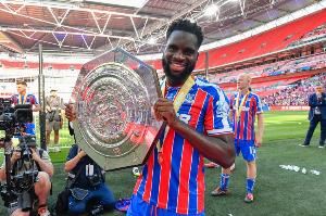 记者：水晶宫前锋爱德华同意加盟尼斯，俱乐部正深入谈判