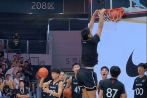 恢复得很好！崔永熙参加詹姆斯中国行 球场上训练状态非常不错