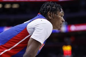 积极性拉满！奥萨尔14中4砍下12分11篮板6助攻 抢下5个前场篮板