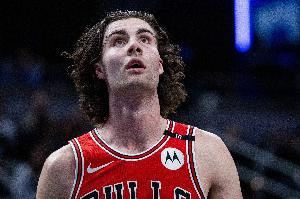 没手感！吉迪18投仅5中拿到15分9板6助 三分3中0