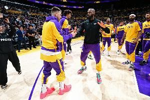 阿里纳斯:詹姆斯早就接受二当家定位了 以他的球商这太简单了